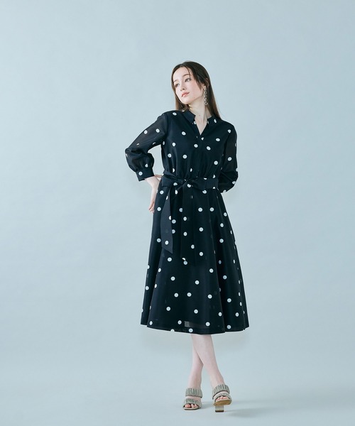 Audie a Muses(オーディアミューズ)の「シャツ風ドットワンピース(ワンピース・レディース・ブラック/オフホワイト・38/42)」の22枚目の写真