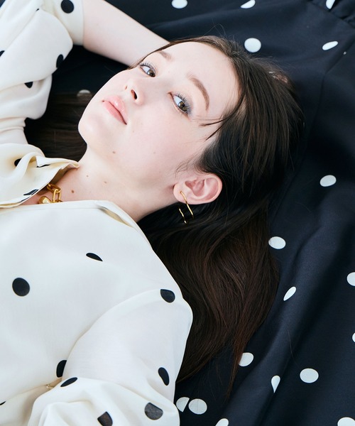 Audie a Muses(オーディアミューズ)の「シャツ風ドットワンピース(ワンピース・レディース・ブラック/オフホワイト・38/42)」の14枚目の写真