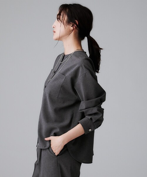 UNTITLED（アンタイトル）の「【秋も着られる/セットアップ可】リラククールシャツ（シャツ/ブラウス・レディース・ブラック/ブラウン系/チャコールグレー・50/48/44/04/02/00）」の8枚目の写真