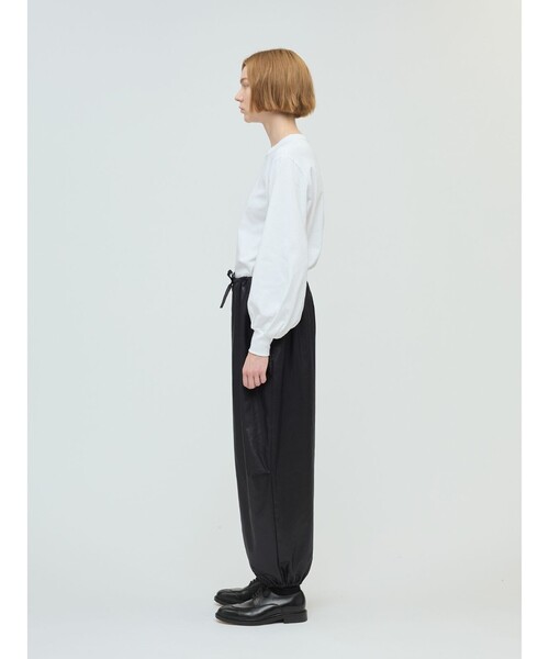 mizuiroind(ミズイロインド)の「mizuiro ind グロッシードローストリングヘムイージーパンツ(その他パンツ・レディース・グレー/ブラック/ネイビー・FREE)」の9枚目の写真