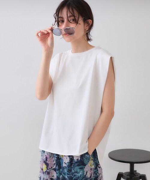 OPAQUE.CLIP（オペークドットクリップ）の「ボクシーノースリーブカットソー【洗濯機洗い可】（Tシャツ/カットソー・レディース・ブラック/カーキ/ホワイト・38/40）」の2枚目の写真