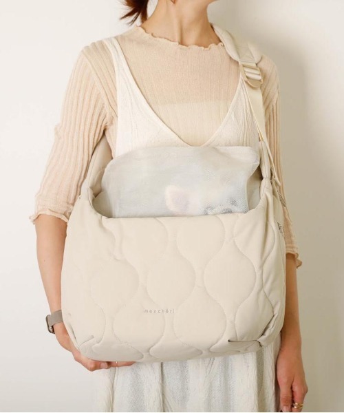 moncheri キルティングコンパクトスリングバッグ キルティングコンパクトスリングバッグ – moncheri
