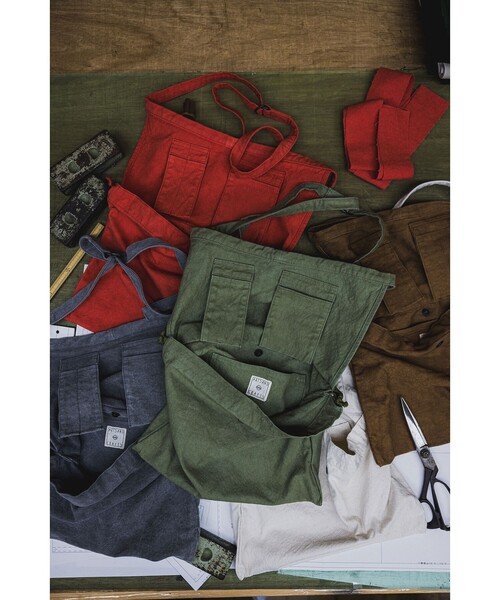 ARTS & CRAFTS（アーツアンドクラフト）の「【別注】ARTS ＆ CRAFTS / FIRST AID POUCH MOD（ショルダーバッグ・メンズ・オリーブ/レッド・ONE SIZE）」の3枚目の写真