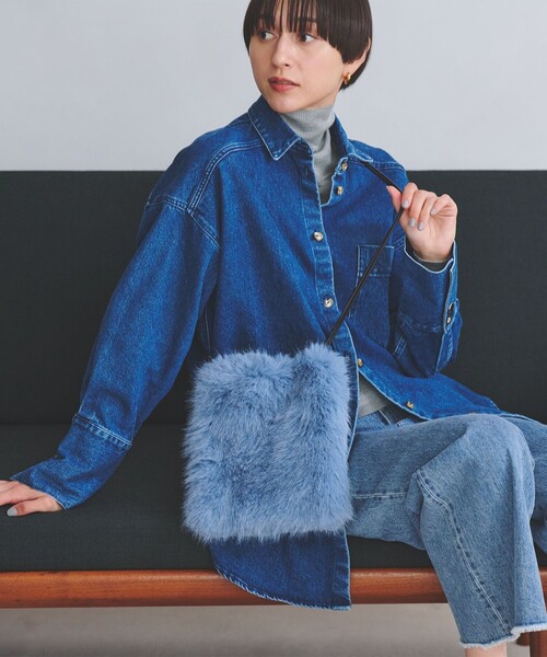 UNITED ARROWS（ユナイテッドアローズ）の「フェイクファー ドロストバッグ（ショルダーバッグ・レディース・ダークグレー/ライトブルー・FREE）」の3枚目の写真