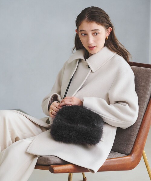 UNITED ARROWS（ユナイテッドアローズ）の「フェイクファー ドロストバッグ（ショルダーバッグ・レディース・ダークグレー/ライトブルー・FREE）」の5枚目の写真