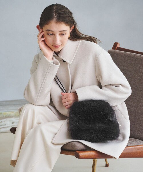 UNITED ARROWS（ユナイテッドアローズ）の「フェイクファー ドロストバッグ（ショルダーバッグ・レディース・ダークグレー/ライトブルー・FREE）」の6枚目の写真