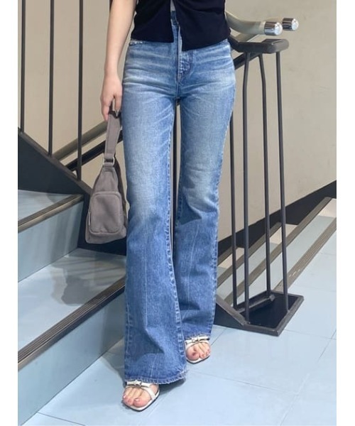 MOUSSY(マウジー)の「【シリーズ累計24万本販売】MVS FLARE(デニムパンツ・レディース・ブルー/ワンウォッシュ・28inch/24inch/25inch/26inch/27inch/23inch/22inch)」の4枚目の写真