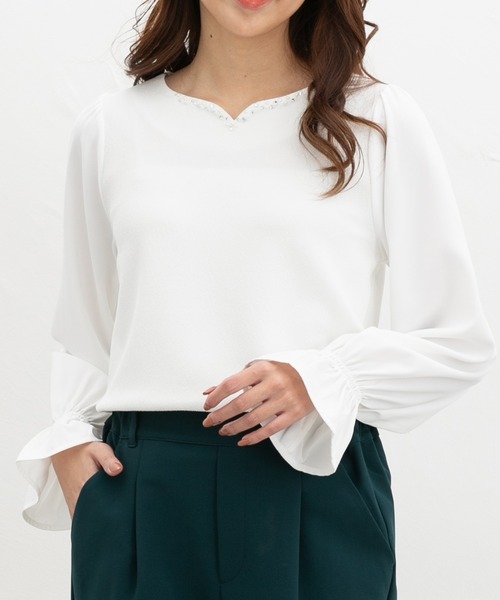 Honeys(ハニーズ)の「ビジュー付ハートネック(Tシャツ/カットソー・レディース・ネイビー/アイボリー/ライトグレー/ボルドー・S/M/LL/L/3L)」の2枚目の写真