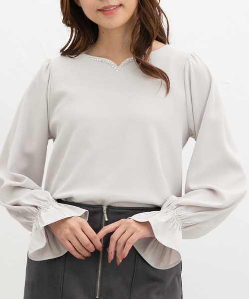 Honeys(ハニーズ)の「ビジュー付ハートネック(Tシャツ/カットソー・レディース・ネイビー/アイボリー/ライトグレー/ボルドー・S/M/LL/L/3L)」の1枚目の写真