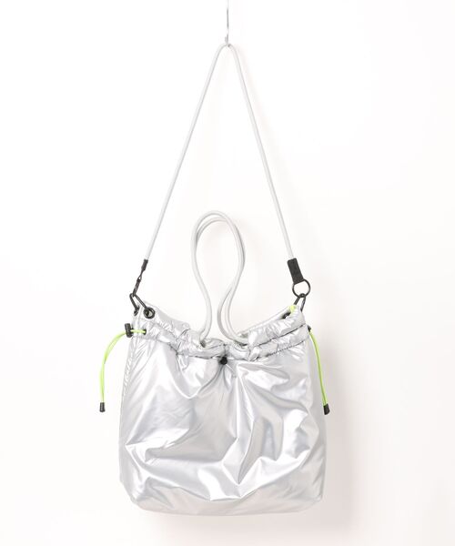 KiU(キウ)の「KiU/キウ トートバッグ パフィーパラコードトートバッグ K487(トートバッグ・メンズ・シルバー/ブラック/サックスブルー・FREE)」の4枚目の写真