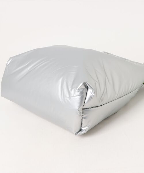 KiU(キウ)の「KiU/キウ トートバッグ パフィーパラコードトートバッグ K487(トートバッグ・メンズ・シルバー/ブラック/サックスブルー・FREE)」の5枚目の写真