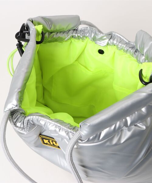 KiU(キウ)の「KiU/キウ トートバッグ パフィーパラコードトートバッグ K487(トートバッグ・メンズ・シルバー/ブラック/サックスブルー・FREE)」の6枚目の写真