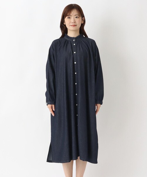 one'sterrace(ワンズテラス)の「インディゴデニム ネックフリル前開きワンピース(ワンピース・レディース・ブラック系8/ネイビー系5・02)」の3枚目の写真