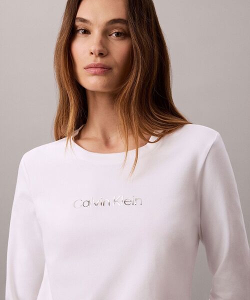 Calvin Klein（カルバン・クライン）の「ロングスリーブ スタンダード ロゴスリムTシャツ（Tシャツ/カットソー・レディース・ブラック/ホワイト/ホワイト系その他・S/XS/M）」の21枚目の写真
