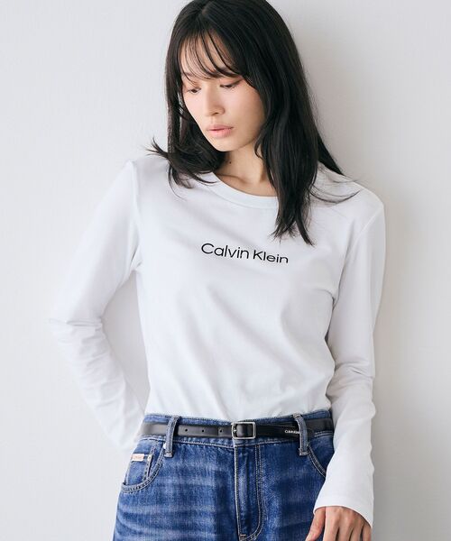Calvin Klein（カルバン・クライン）の「ロングスリーブ スタンダード ロゴスリムTシャツ（Tシャツ/カットソー・レディース・ブラック/ホワイト/ホワイト系その他・S/XS/M）」の16枚目の写真