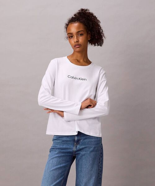 Calvin Klein（カルバン・クライン）の「ロングスリーブ スタンダード ロゴスリムTシャツ（Tシャツ/カットソー・レディース・ブラック/ホワイト/ホワイト系その他・S/XS/M）」の14枚目の写真