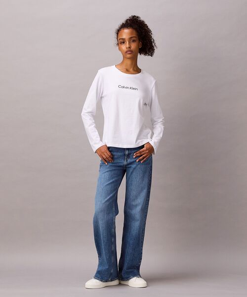 Calvin Klein（カルバン・クライン）の「ロングスリーブ スタンダード ロゴスリムTシャツ（Tシャツ/カットソー・レディース・ブラック/ホワイト/ホワイト系その他・S/XS/M）」の13枚目の写真