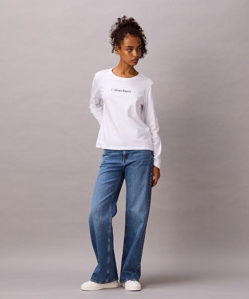 Calvin Klein（カルバン・クライン）の「ロングスリーブ スタンダード ロゴスリムTシャツ（Tシャツ/カットソー・レディース・ブラック/ホワイト/ホワイト系その他・S/XS/M）」の9枚目の写真
