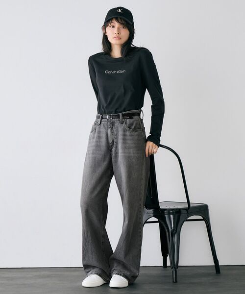 Calvin Klein（カルバン・クライン）の「ロングスリーブ スタンダード ロゴスリムTシャツ（Tシャツ/カットソー・レディース・ブラック/ホワイト/ホワイト系その他・S/XS/M）」の8枚目の写真