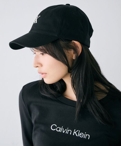 Calvin Klein（カルバン・クライン）の「ロングスリーブ スタンダード ロゴスリムTシャツ（Tシャツ/カットソー・レディース・ブラック/ホワイト/ホワイト系その他・S/XS/M）」の7枚目の写真
