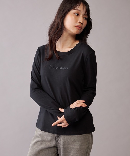 Calvin Klein（カルバン・クライン）の「ロングスリーブ スタンダード ロゴスリムTシャツ（Tシャツ/カットソー・レディース・ブラック/ホワイト/ホワイト系その他・S/XS/M）」の22枚目の写真