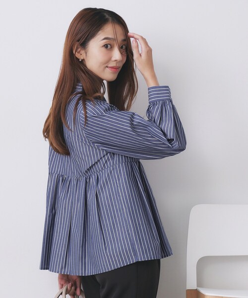 index（インデックス）の「ラメストライプ衿付きペプラムブラウス【洗濯機OK/イージーアイロン/防シワ】《6col》（シャツ/ブラウス・レディース・オフホワイト/ネイビー系5/ブラウン系その他3/サックスブルー系2/ホワイト系9/グリーン系3・40/42/38/36）」の14枚目の写真