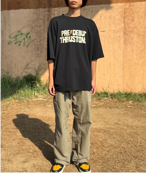 CELENA BEATS(セレナビーツ)の「「デビューまでスラストンズ」 ロゴデザイン オリジナルTシャツ(Tシャツ/カットソー・メンズ・ブラック系その他/ホワイト系その他/ホワイト/ブラック・L/M/S)」の12枚目の写真