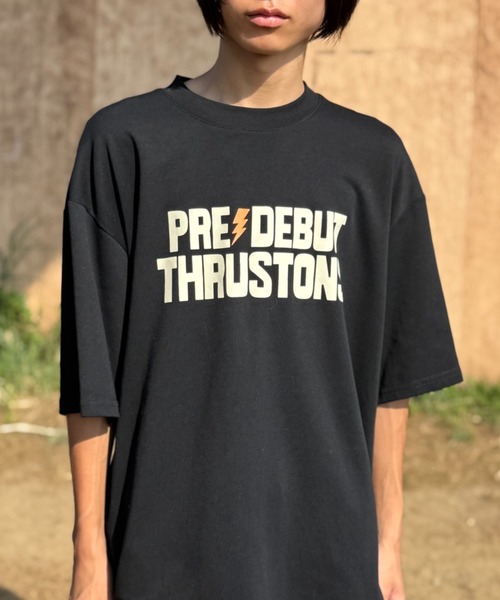 CELENA BEATS(セレナビーツ)の「「デビューまでスラストンズ」 ロゴデザイン オリジナルTシャツ(Tシャツ/カットソー・メンズ・ブラック系その他/ホワイト系その他/ホワイト/ブラック・L/M/S)」の8枚目の写真