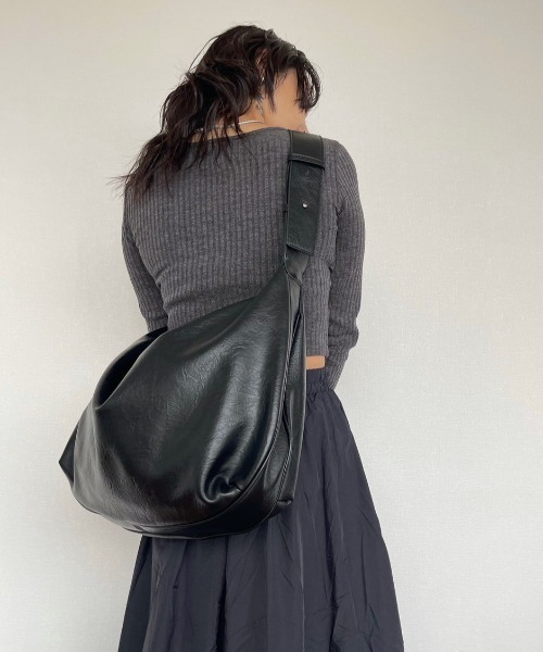 AMAIL（アマイル）の「Simple Big Bag（ショルダーバッグ・レディース・ブラック・FREE）」の4枚目の写真