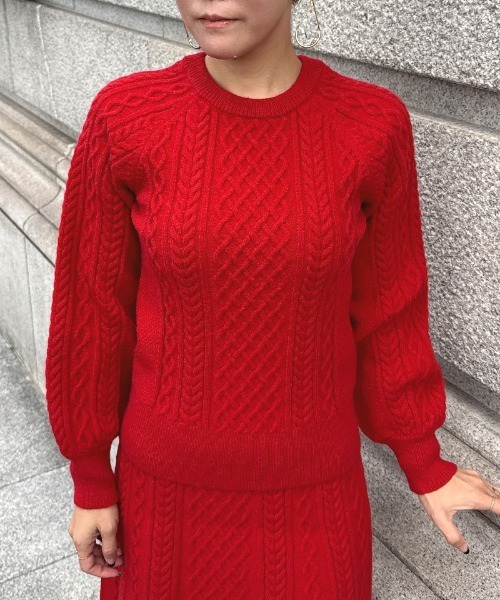 JENNE(ジェンヌ)の「着痩せケーブルトップス(カーディガン/ボレロ・レディース・レッド/ブラック/アイボリー・SMALL/MEDIUM/LARGE)」の1枚目の写真
