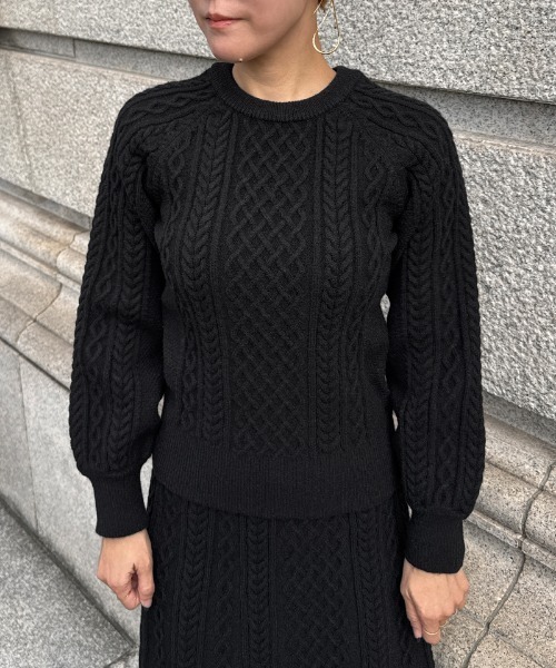 JENNE(ジェンヌ)の「着痩せケーブルトップス(カーディガン/ボレロ・レディース・レッド/ブラック/アイボリー・SMALL/MEDIUM/LARGE)」の3枚目の写真