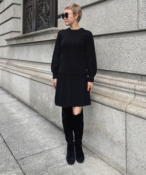 JENNE(ジェンヌ)の「着痩せケーブルトップス(カーディガン/ボレロ・レディース・レッド/ブラック/アイボリー・SMALL/MEDIUM/LARGE)」の4枚目の写真