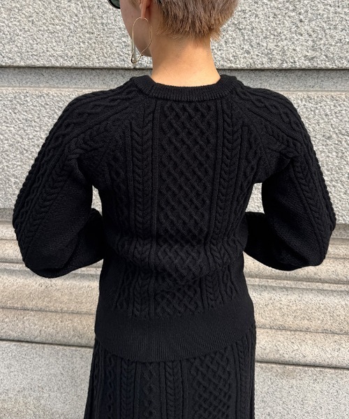 JENNE(ジェンヌ)の「着痩せケーブルトップス(カーディガン/ボレロ・レディース・レッド/ブラック/アイボリー・SMALL/MEDIUM/LARGE)」の6枚目の写真