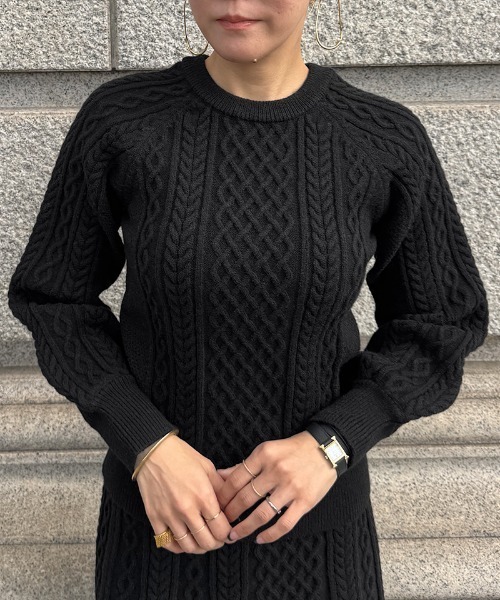 JENNE(ジェンヌ)の「着痩せケーブルトップス(カーディガン/ボレロ・レディース・レッド/ブラック/アイボリー・SMALL/MEDIUM/LARGE)」の12枚目の写真