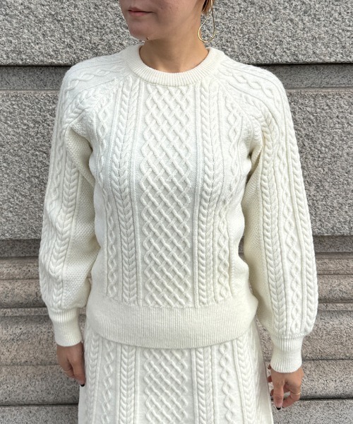 JENNE(ジェンヌ)の「着痩せケーブルトップス(カーディガン/ボレロ・レディース・レッド/ブラック/アイボリー・SMALL/MEDIUM/LARGE)」の15枚目の写真