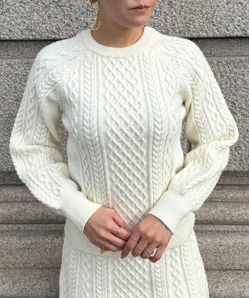 JENNE(ジェンヌ)の「着痩せケーブルトップス(カーディガン/ボレロ・レディース・レッド/ブラック/アイボリー・SMALL/MEDIUM/LARGE)」の19枚目の写真
