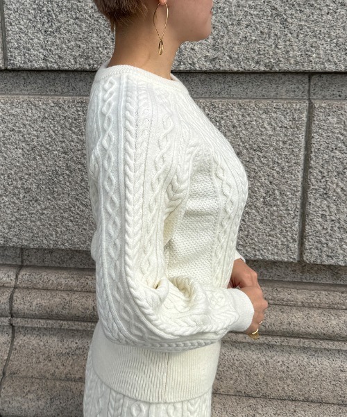 JENNE(ジェンヌ)の「着痩せケーブルトップス(カーディガン/ボレロ・レディース・レッド/ブラック/アイボリー・SMALL/MEDIUM/LARGE)」の20枚目の写真