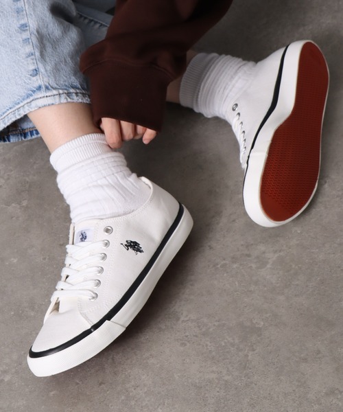 U.S. POLO ASSN.(ユーエスポロアッスン)の「【U.S. POLO ASSN./ユーエスポロアッスン】キャンバス ワンポイントローカットスニーカー(スニーカー・レディース・ホワイト/ブラック・22.5cm/23.0cm/23.5cm/24.0cm/24.5cm/25.0cm)」の1枚目の写真