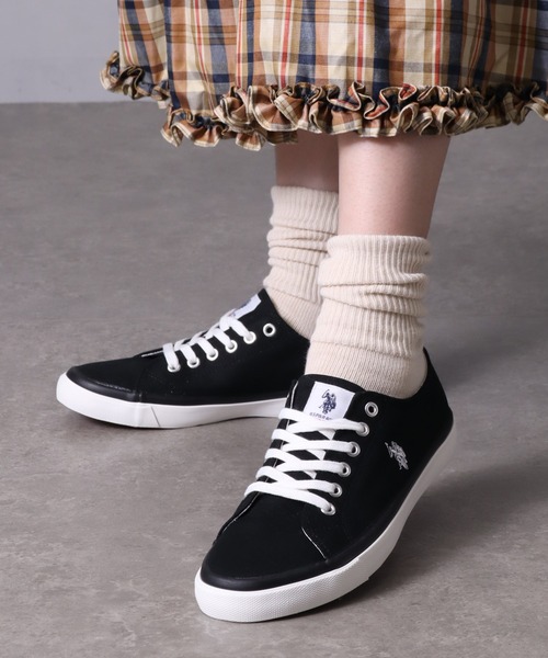 U.S. POLO ASSN.(ユーエスポロアッスン)の「【U.S. POLO ASSN./ユーエスポロアッスン】キャンバス ワンポイントローカットスニーカー(スニーカー・レディース・ホワイト/ブラック・22.5cm/23.0cm/23.5cm/24.0cm/24.5cm/25.0cm)」の2枚目の写真