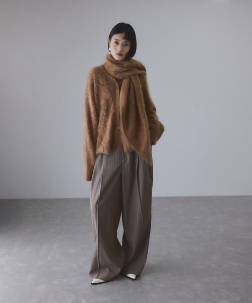ADAM ET ROPE'(アダムエロペ)の「ブラッシュカシミヤVネックカーディガン(カーディガン/ボレロ・レディース・グリーン系その他3/ダークブラウン・FREE)」の5枚目の写真