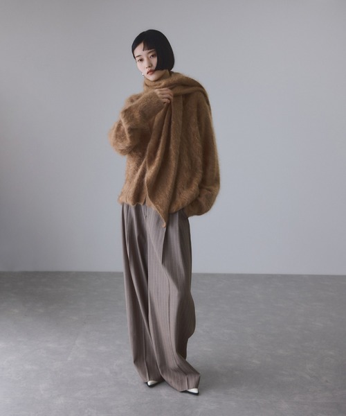 ADAM ET ROPE'(アダムエロペ)の「ブラッシュカシミヤVネックカーディガン(カーディガン/ボレロ・レディース・グリーン系その他3/ダークブラウン・FREE)」の6枚目の写真