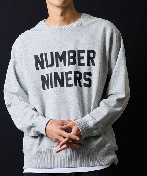 NUMBER (N)INE（ナンバーナイン）の「NUMBER NINERS PRINTED CLASSIC CREWNECK SWEATSHIRT / ナンバー ナイナーズ ロゴプリント クラシック クルーネック スウェットシャツ（スウェット・メンズ・ブラック/トップグレー・M/L/XL）」の10枚目の写真
