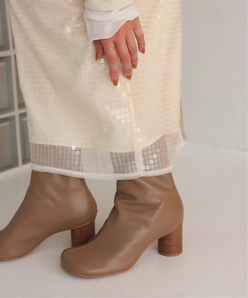 SLOBE IENA（スローブイエナ）の「《WEB限定サイズあり/追加2》SLOBE スクエアトゥショートブーツ（ブーツ・レディース・ブラック/ベージュ系その他・23cm/23.5cm/24cm/24.5cm/25cm）」の2枚目の写真