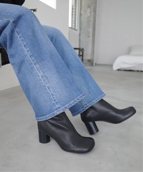 SLOBE IENA（スローブイエナ）の「《WEB限定サイズあり/追加2》SLOBE スクエアトゥショートブーツ（ブーツ・レディース・ブラック/ベージュ系その他・23cm/23.5cm/24cm/24.5cm/25cm）」の4枚目の写真