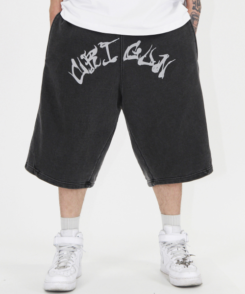 CRIGUN(クリガン)の「アートワークバミューダパンツピグメントBLACK(その他パンツ・レディース・ブラック・LARGE/X-LARGE/MEDIUM)」の1枚目の写真