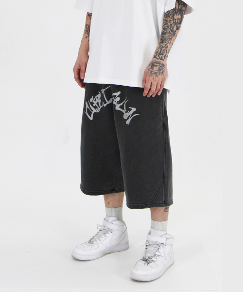 CRIGUN(クリガン)の「アートワークバミューダパンツピグメントBLACK(その他パンツ・レディース・ブラック・LARGE/X-LARGE/MEDIUM)」の2枚目の写真