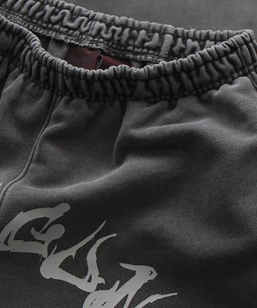 CRIGUN(クリガン)の「アートワークバミューダパンツピグメントBLACK(その他パンツ・レディース・ブラック・LARGE/X-LARGE/MEDIUM)」の5枚目の写真