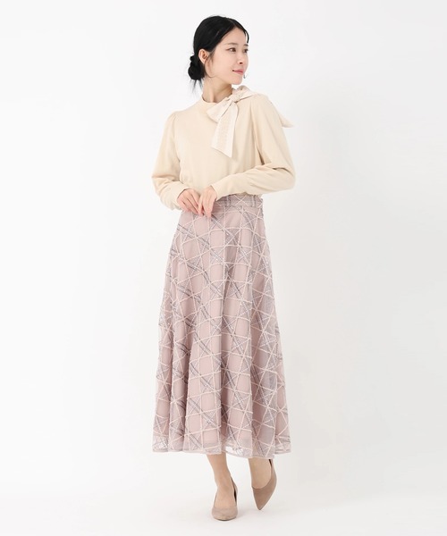 STRAWBERRY-FIELDS（ストロベリーフィールズ）の「エリシアストレッチ_レース*タフタリボンネックニット（ニット/セーター・レディース・ベージュ/グレー/ブラック・2）」の11枚目の写真