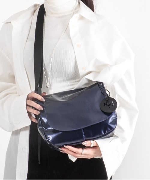 Jack Gomme（ジャックゴム）の「【JACK GOMME】ショルダーバッグ メッセンジャーバッグ　NICO Sac besace（ショルダーバッグ・レディース・アイボリー/ブラック/シルバー/モカ/オリーブ/インディゴブルー/ワインレッド・FREE）」の5枚目の写真