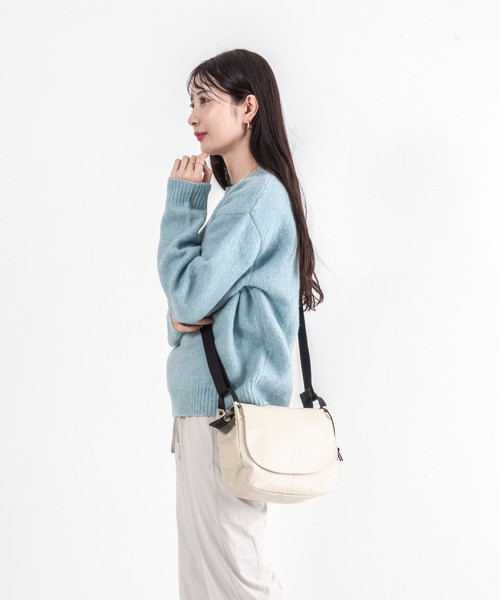 Jack Gomme（ジャックゴム）の「【JACK GOMME】ショルダーバッグ メッセンジャーバッグ　NICO Sac besace（ショルダーバッグ・レディース・アイボリー/ブラック/シルバー/モカ/オリーブ/インディゴブルー/ワインレッド・FREE）」の10枚目の写真